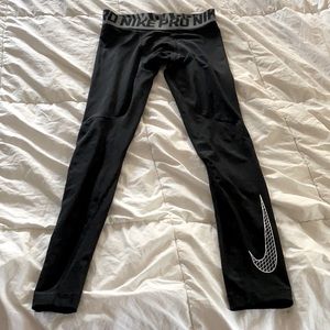 Nike Youth Athletic Leggings - Size Medium